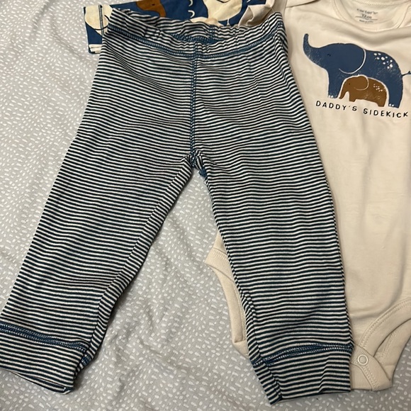 NWT Carter’s baby Set of three one pants and tow tops  size 12 Months - Picture 10 of 15